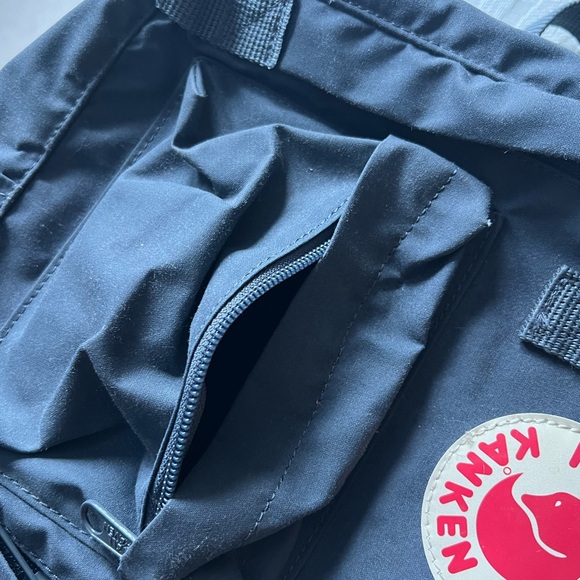 Kånken Graphite Mini Backpack - Picture 6 of 6